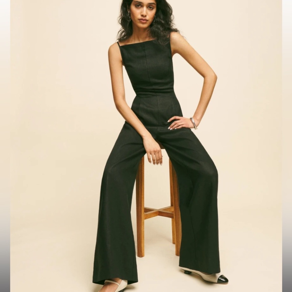 Reformation Ciara Linen Jumpsuit
$228
Black